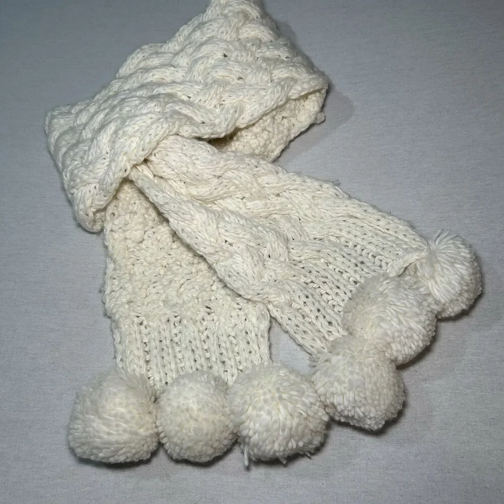 Woolrich cable-knit scarf classic cream color, decorative pom-poms